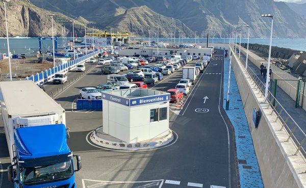 Einfahrt zum Fährhafen Fred Olsen nach Teneriffa