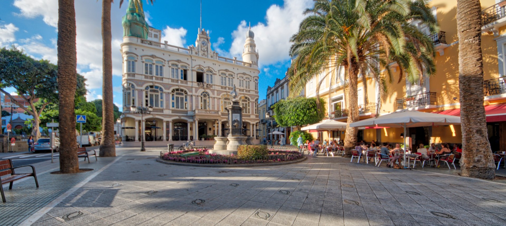 Altstadt Triana: Plazoleta Cairasco mit Gabinete Literario