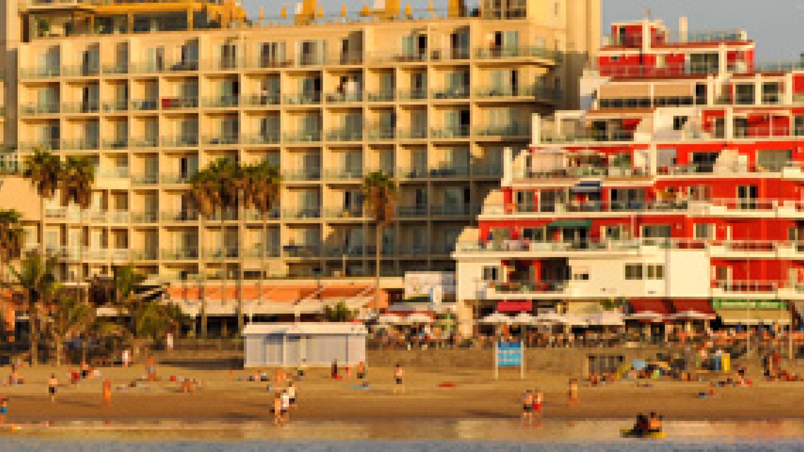 Las Palmas Canteras beach view to Reina Isabel Hotel and Farylaga holiday apartment rentals